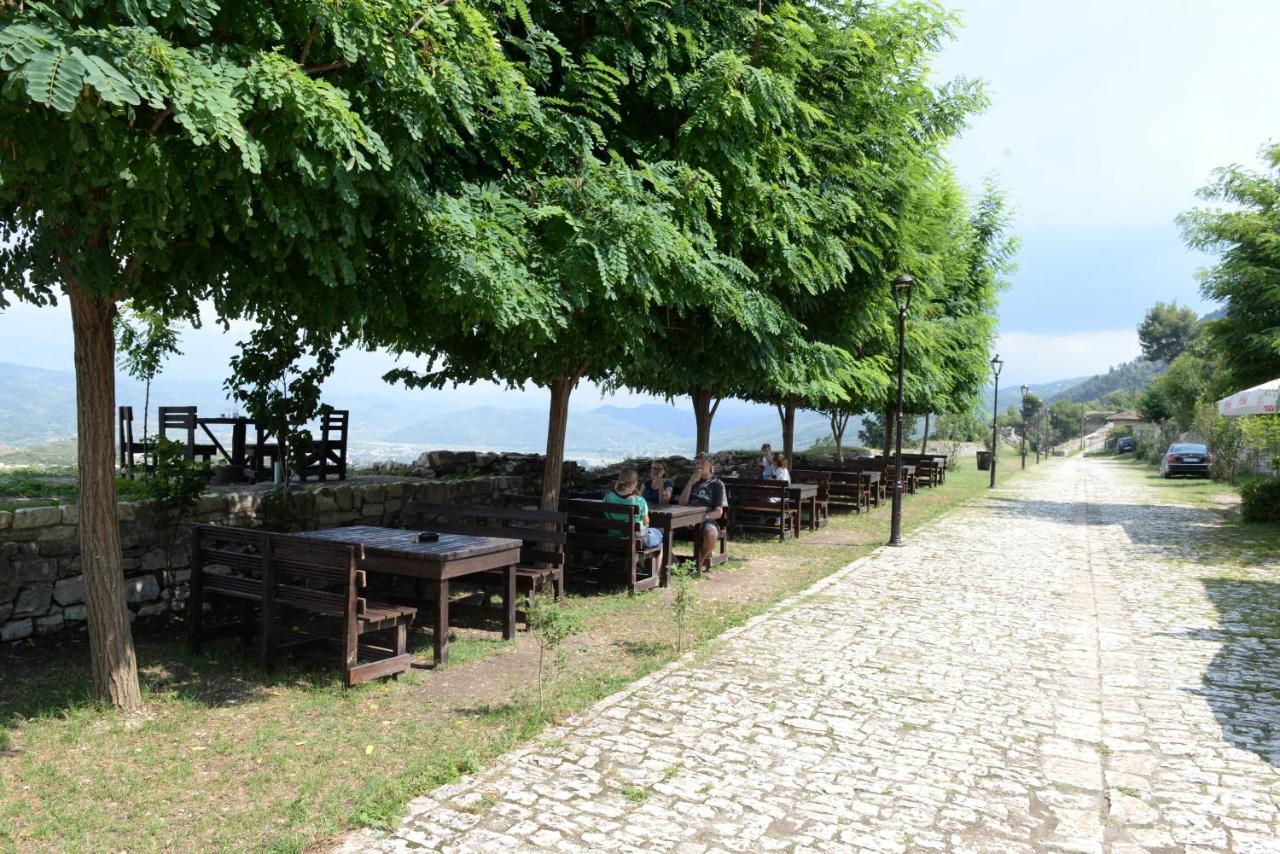 Guest House Iljesa Берат Экстерьер фото