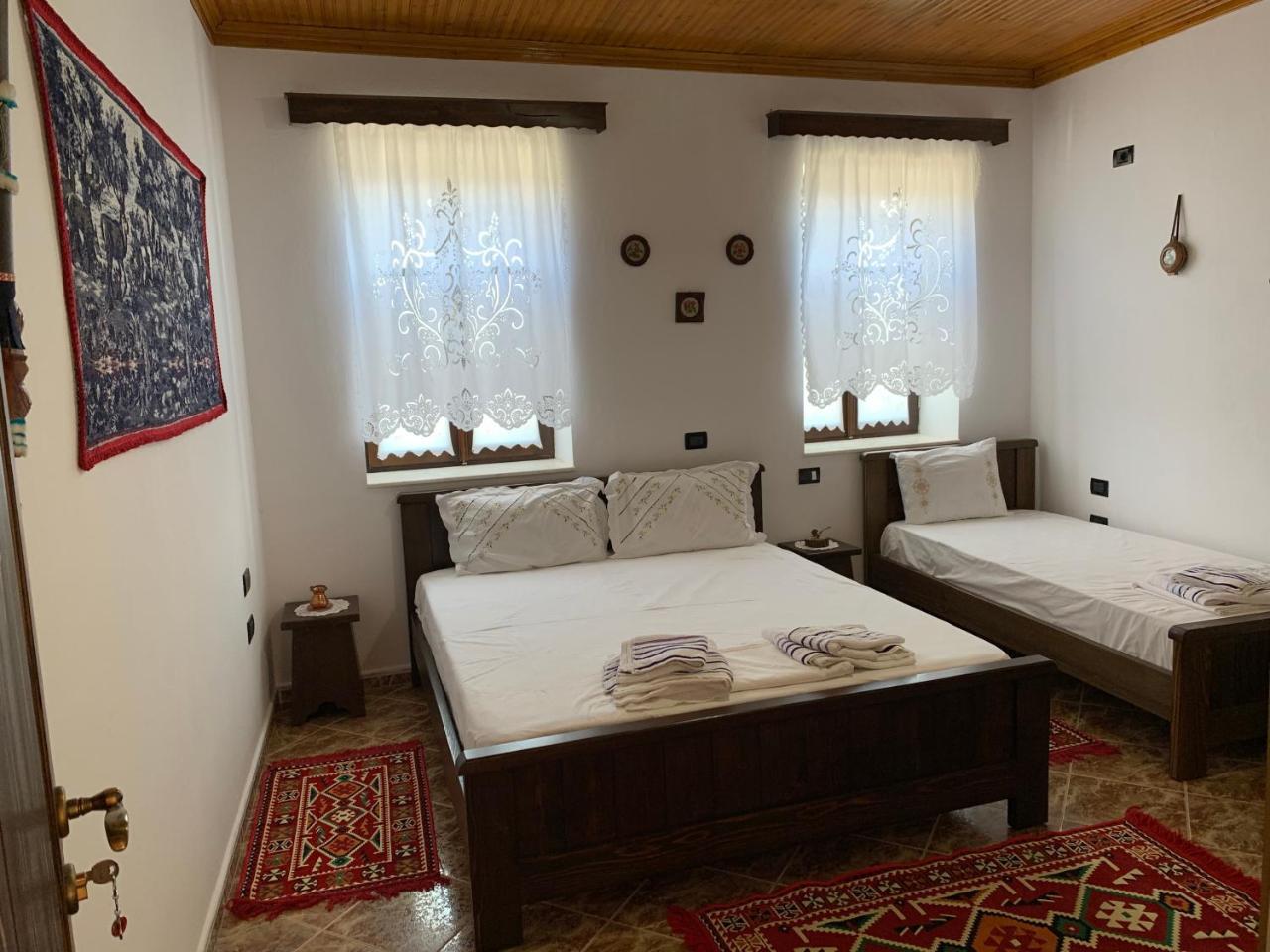 Guest House Iljesa Берат Экстерьер фото